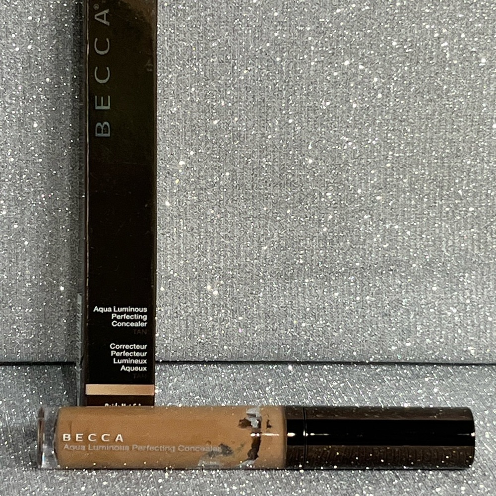 ✨BECCA  Aqua Luminous Perfecting Concealer